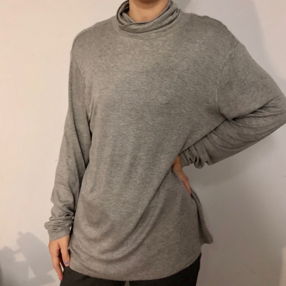 Gray long sleeve turtleneck